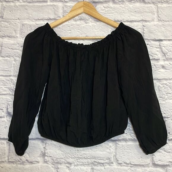 Brandy Melville Peasant Style Crop Top Made in Italy Size Unknown. - Picture 5 of 9